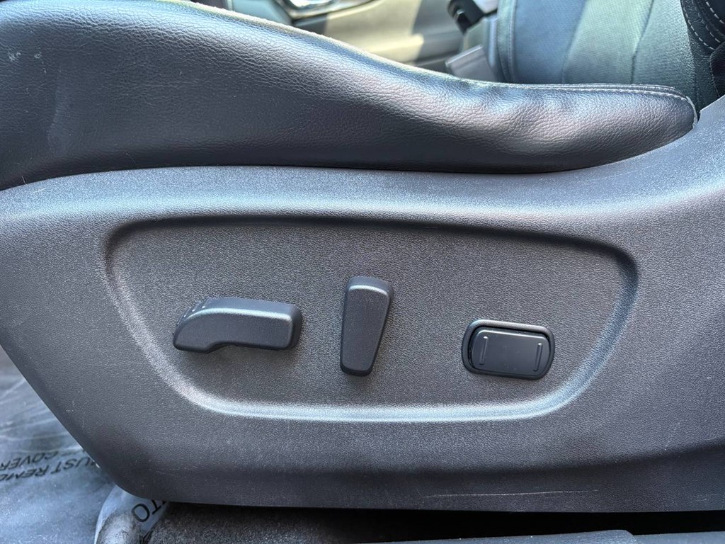 Photo 18 of this NISSAN ROGUE SPORT