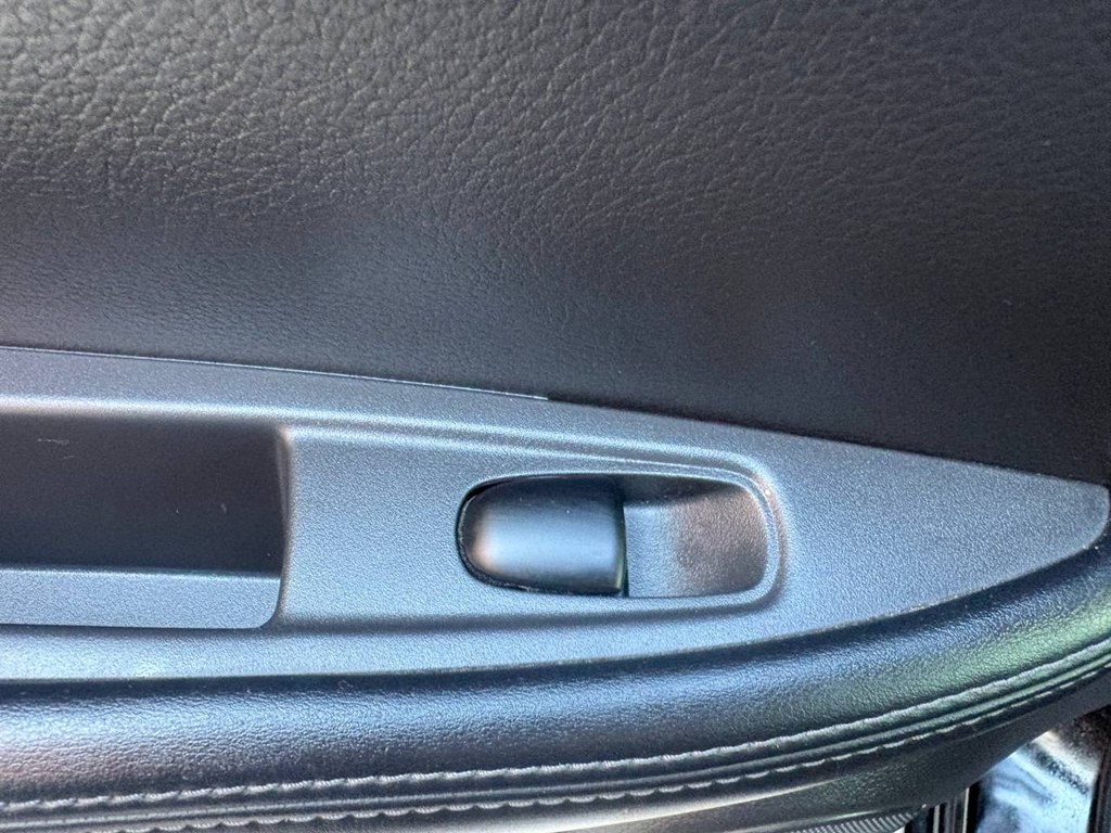 Photo 14 of this NISSAN ROGUE SPORT