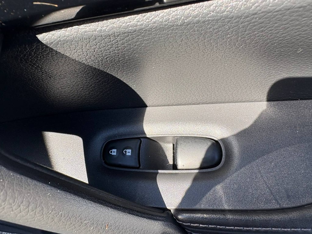Photo 7 of this NISSAN ROGUE SPORT