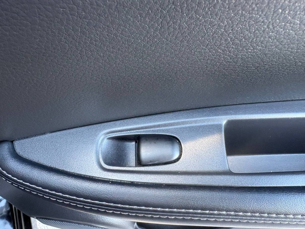 Photo 11 of this NISSAN ROGUE SPORT