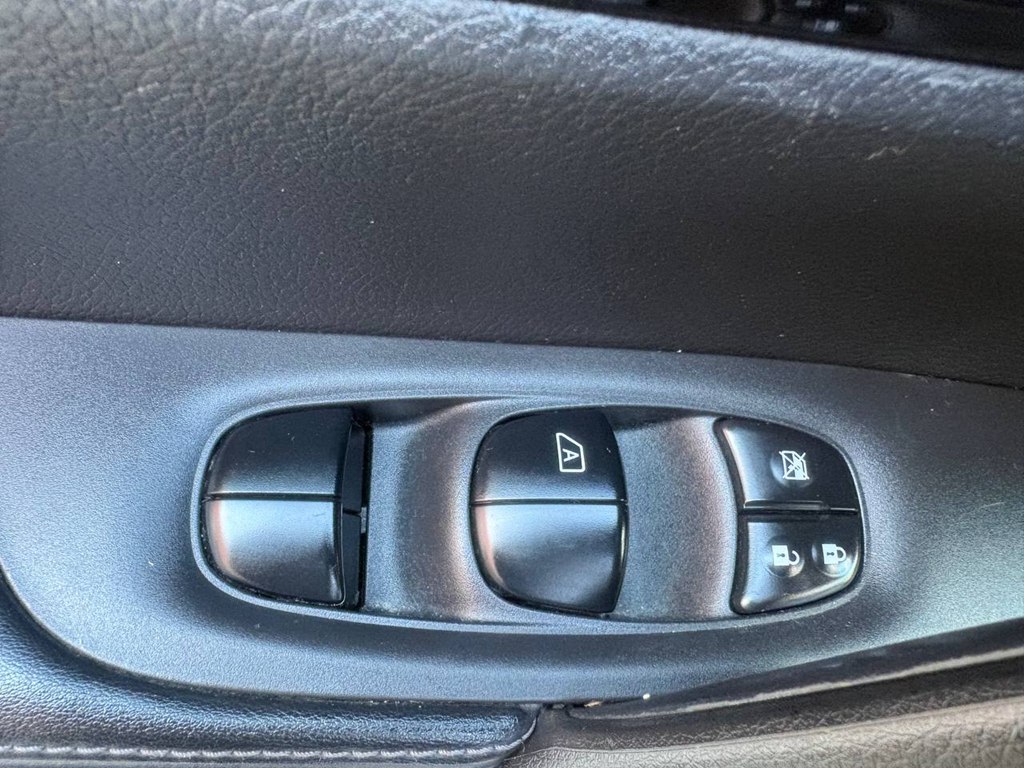 Photo 17 of this NISSAN ROGUE SPORT