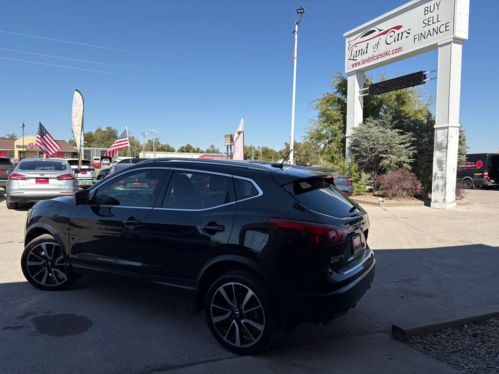 Photo 2 of this NISSAN ROGUE SPORT