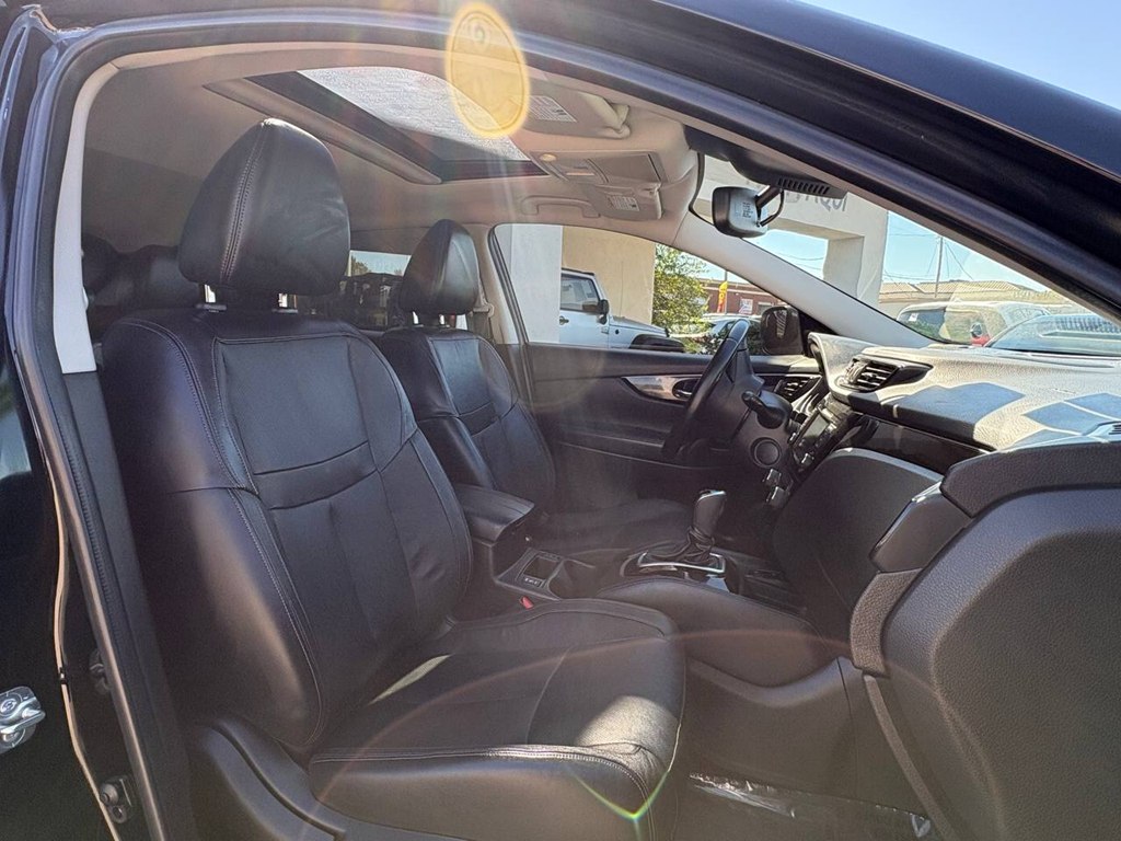 Photo 8 of this NISSAN ROGUE SPORT