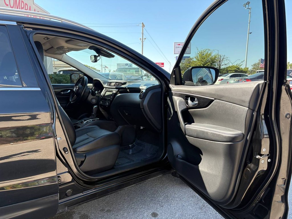 Photo 5 of this NISSAN ROGUE SPORT