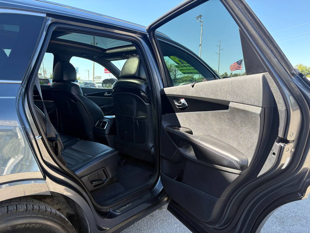 Photo 10 of this KIA SORENTO