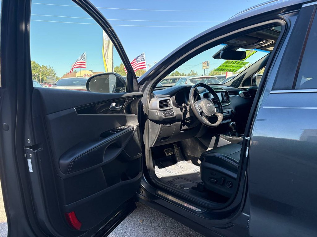 Photo 16 of this KIA SORENTO