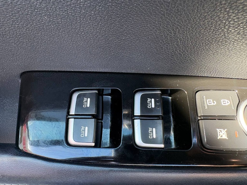 Photo 18 of this KIA SORENTO