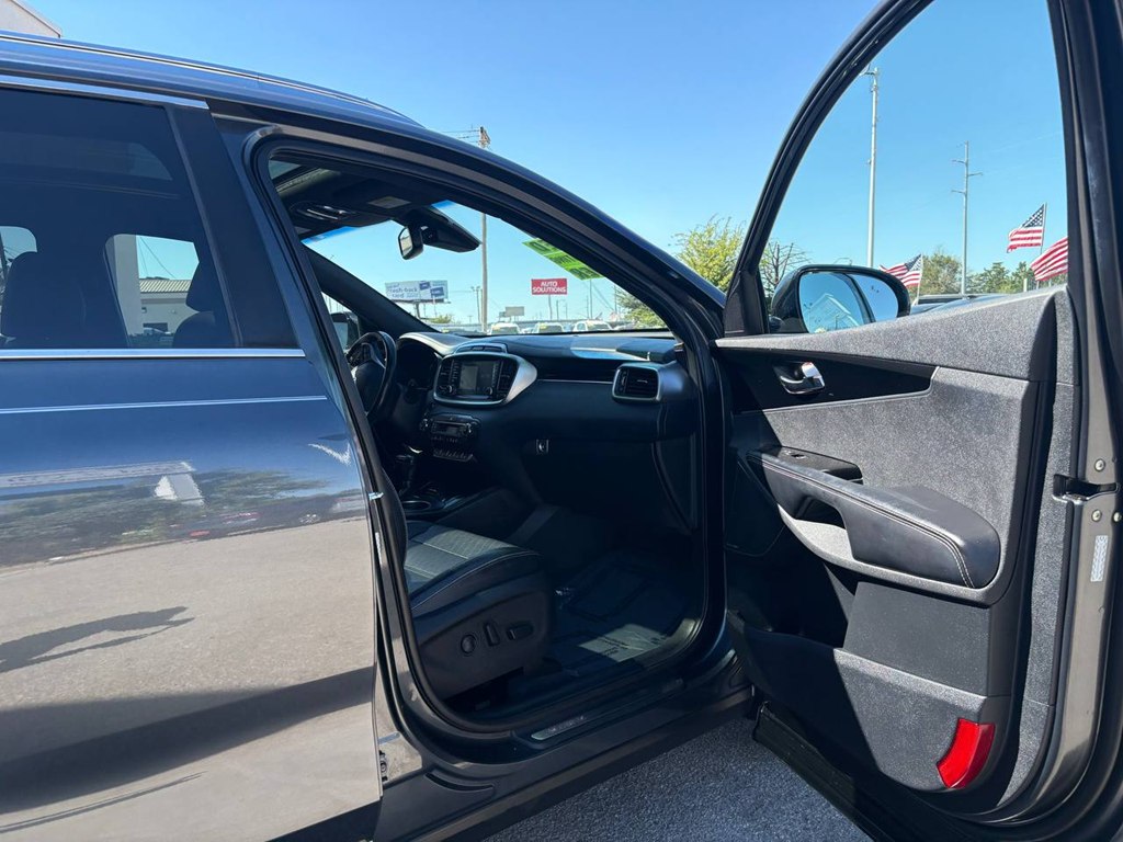 Photo 5 of this KIA SORENTO