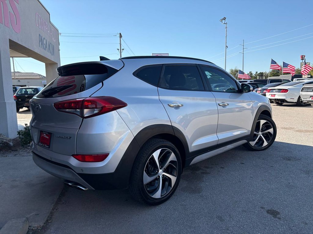 Photo 4 of this HYUNDAI TUCSON