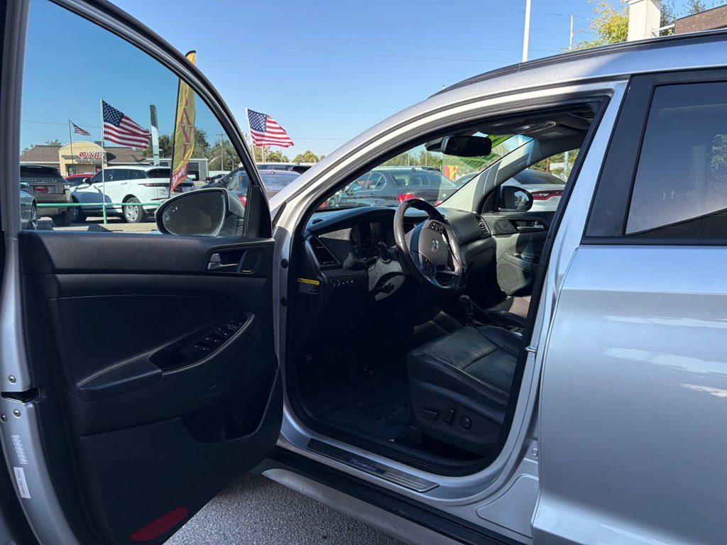 Photo 17 of this HYUNDAI TUCSON