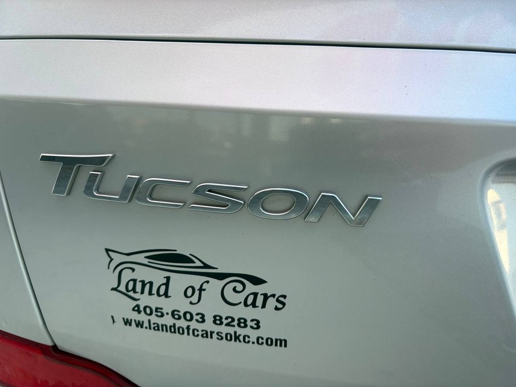 Photo 37 of this HYUNDAI TUCSON