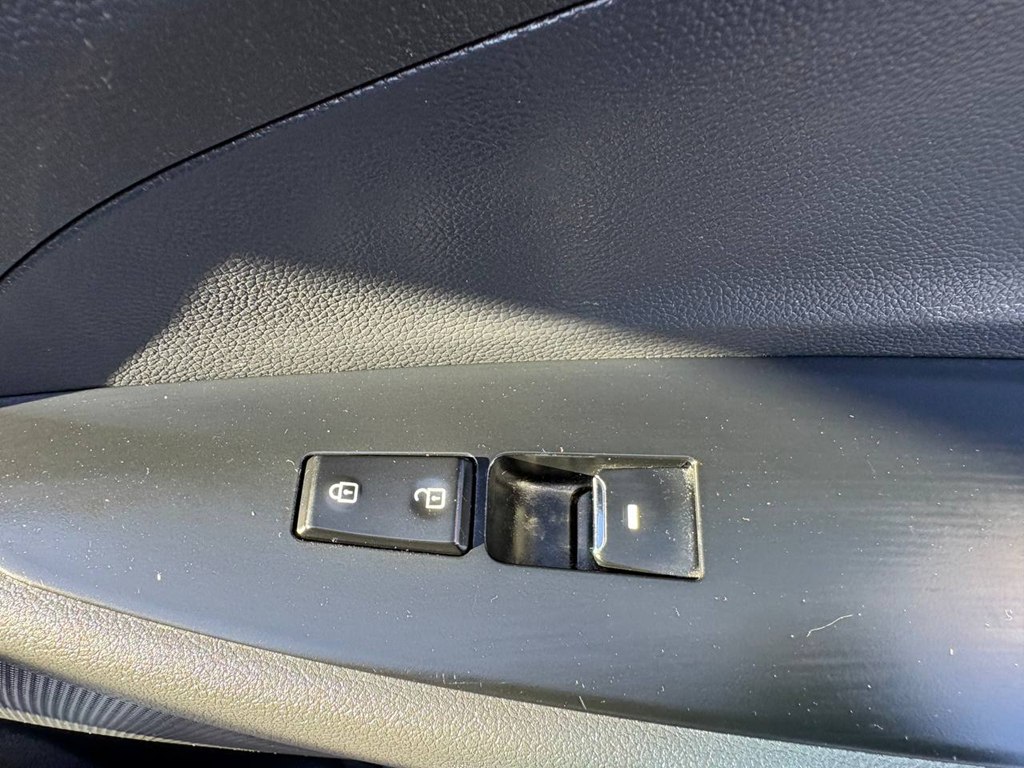 Photo 7 of this HYUNDAI TUCSON