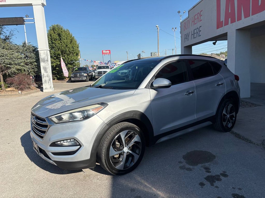 Photo 40 of this HYUNDAI TUCSON