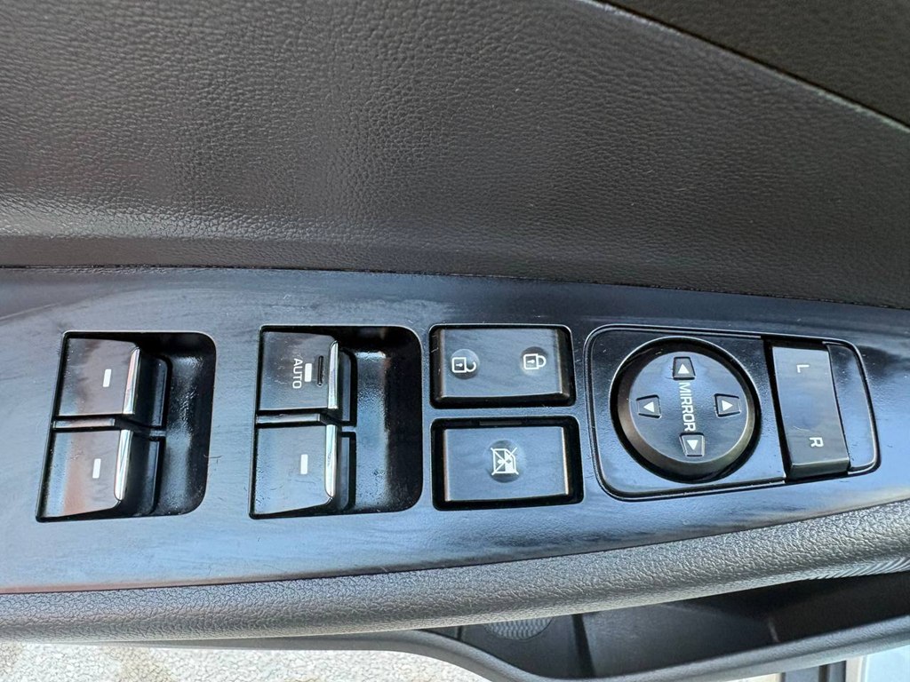 Photo 19 of this HYUNDAI TUCSON