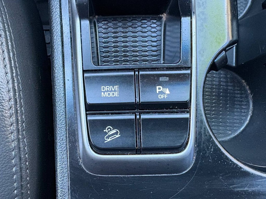 Photo 32 of this HYUNDAI TUCSON