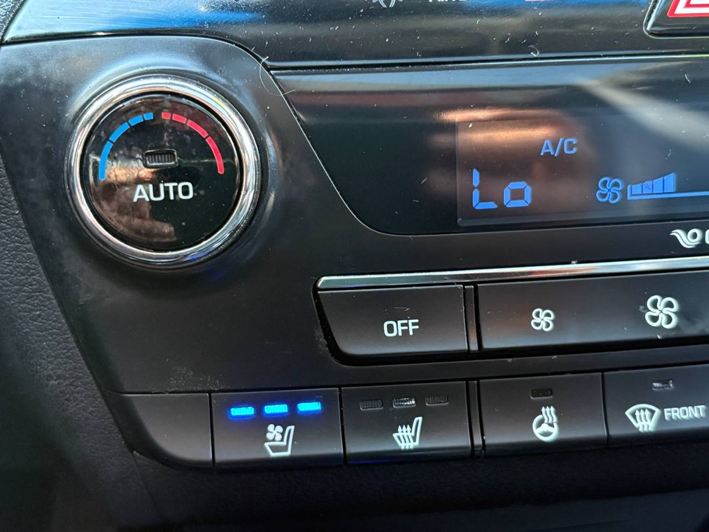 Photo 28 of this HYUNDAI TUCSON