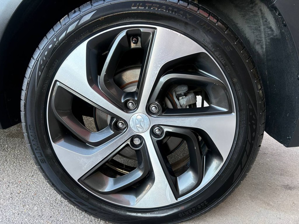 Photo 36 of this HYUNDAI TUCSON