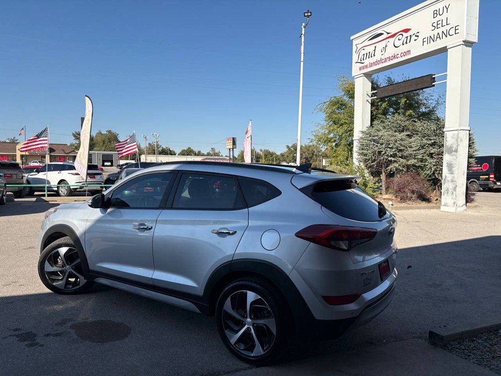 Photo 2 of this HYUNDAI TUCSON