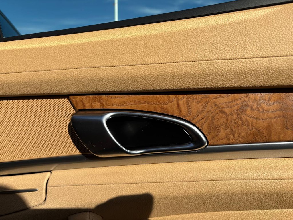 Photo 13 of this PORSCHE PANAMERA