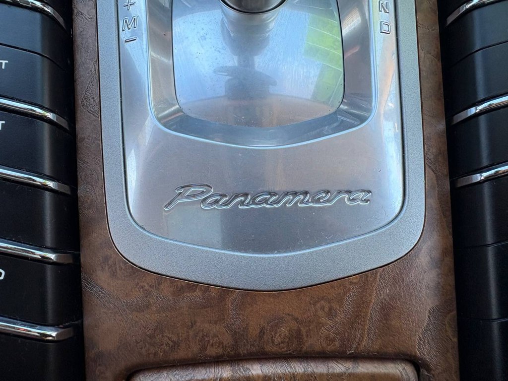 Photo 42 of this PORSCHE PANAMERA