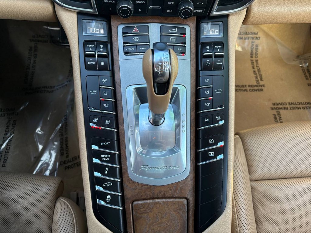 Photo 37 of this PORSCHE PANAMERA