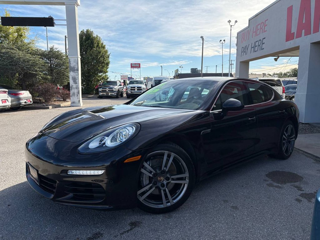 Photo 3 of this PORSCHE PANAMERA