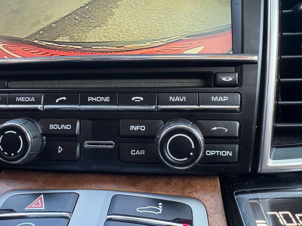 Photo 33 of this PORSCHE PANAMERA