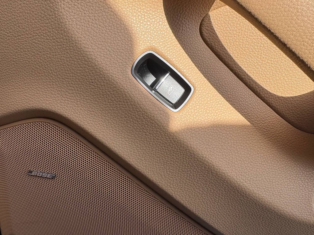 Photo 15 of this PORSCHE PANAMERA