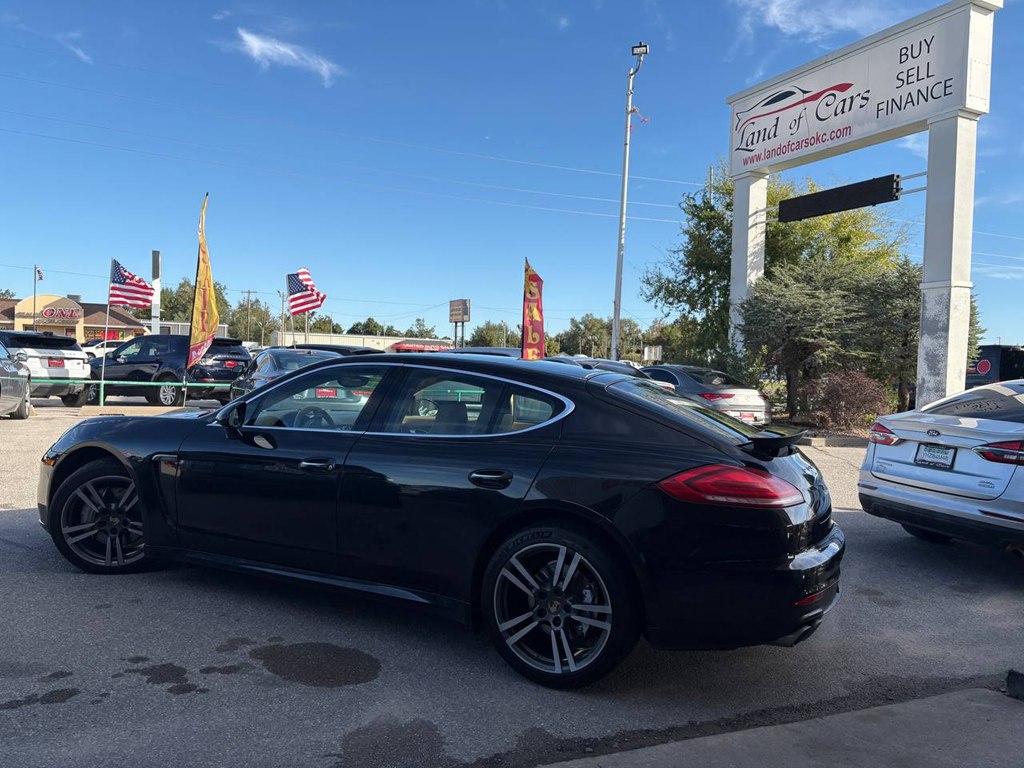 Photo 2 of this PORSCHE PANAMERA