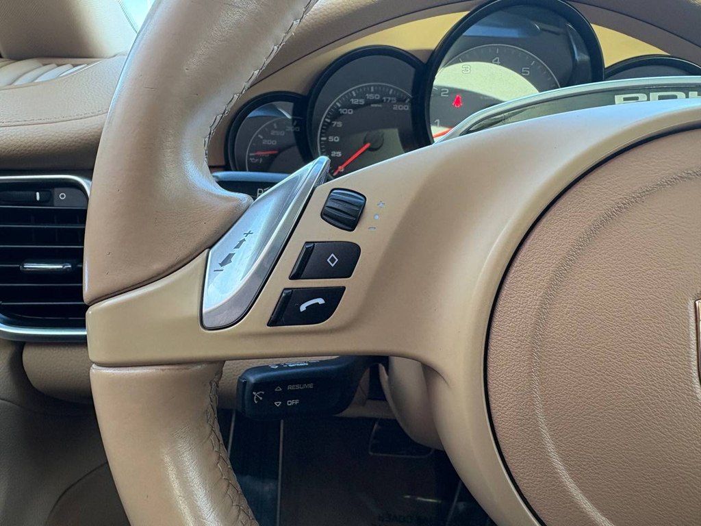 Photo 27 of this PORSCHE PANAMERA