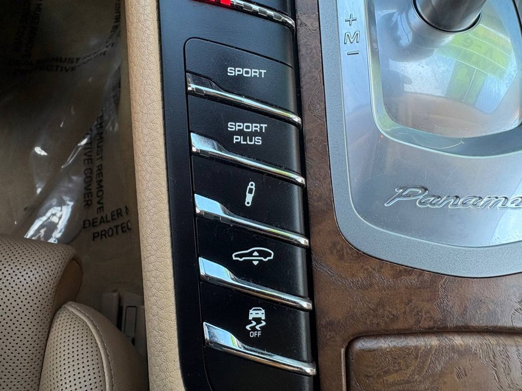 Photo 40 of this PORSCHE PANAMERA