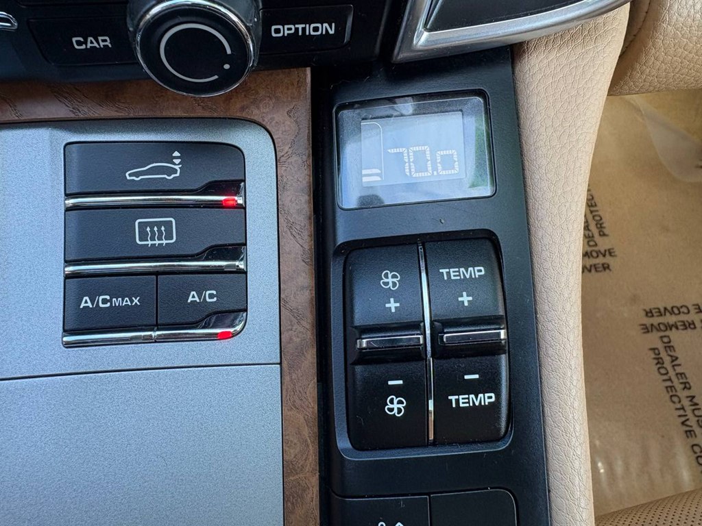 Photo 36 of this PORSCHE PANAMERA