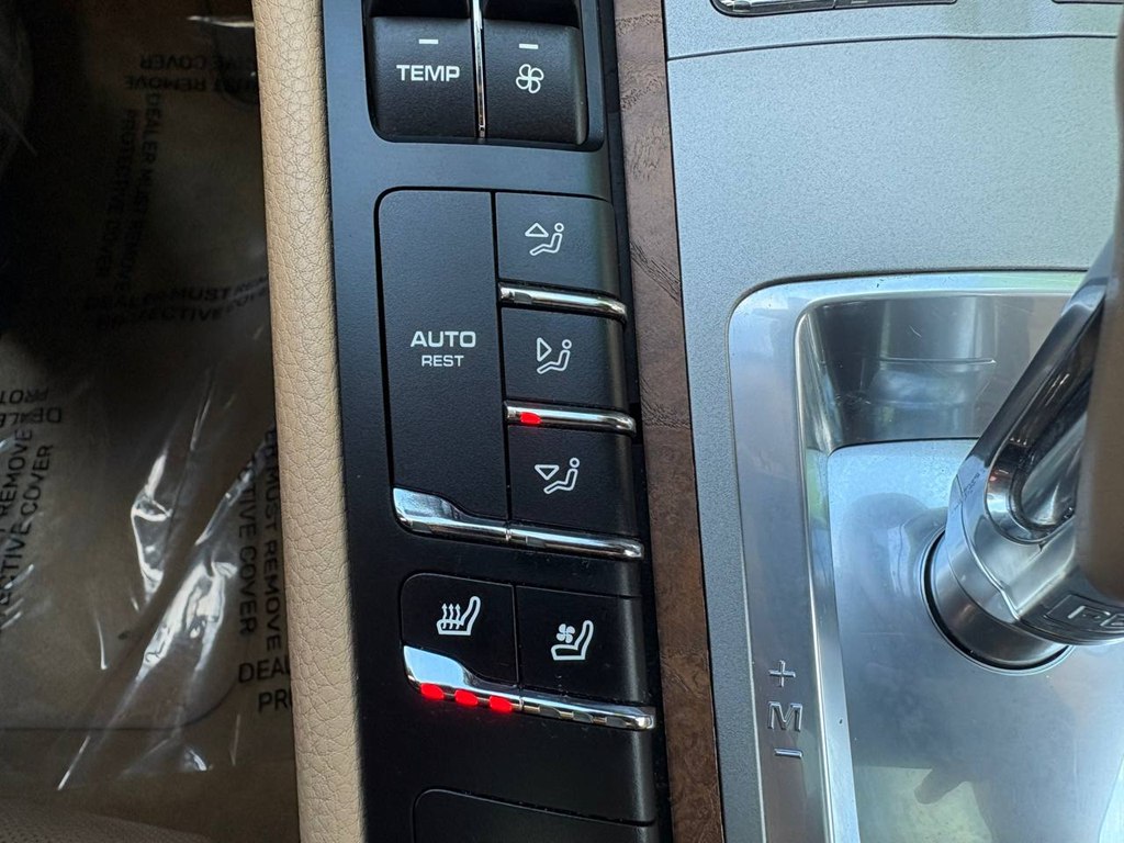 Photo 38 of this PORSCHE PANAMERA