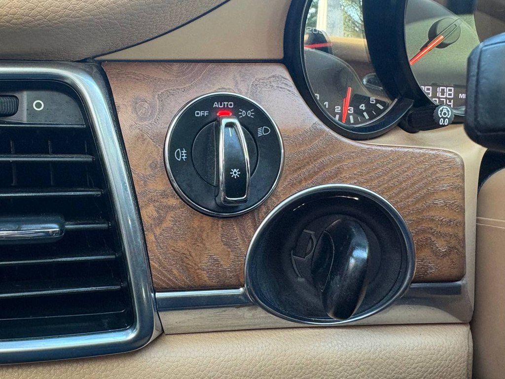 Photo 24 of this PORSCHE PANAMERA