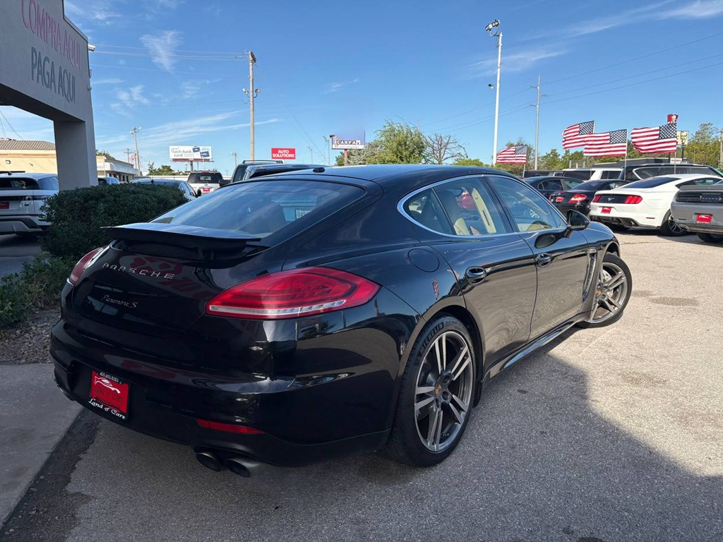 Photo 4 of this PORSCHE PANAMERA