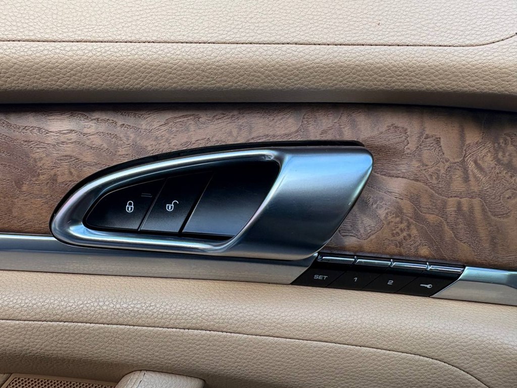 Photo 21 of this PORSCHE PANAMERA