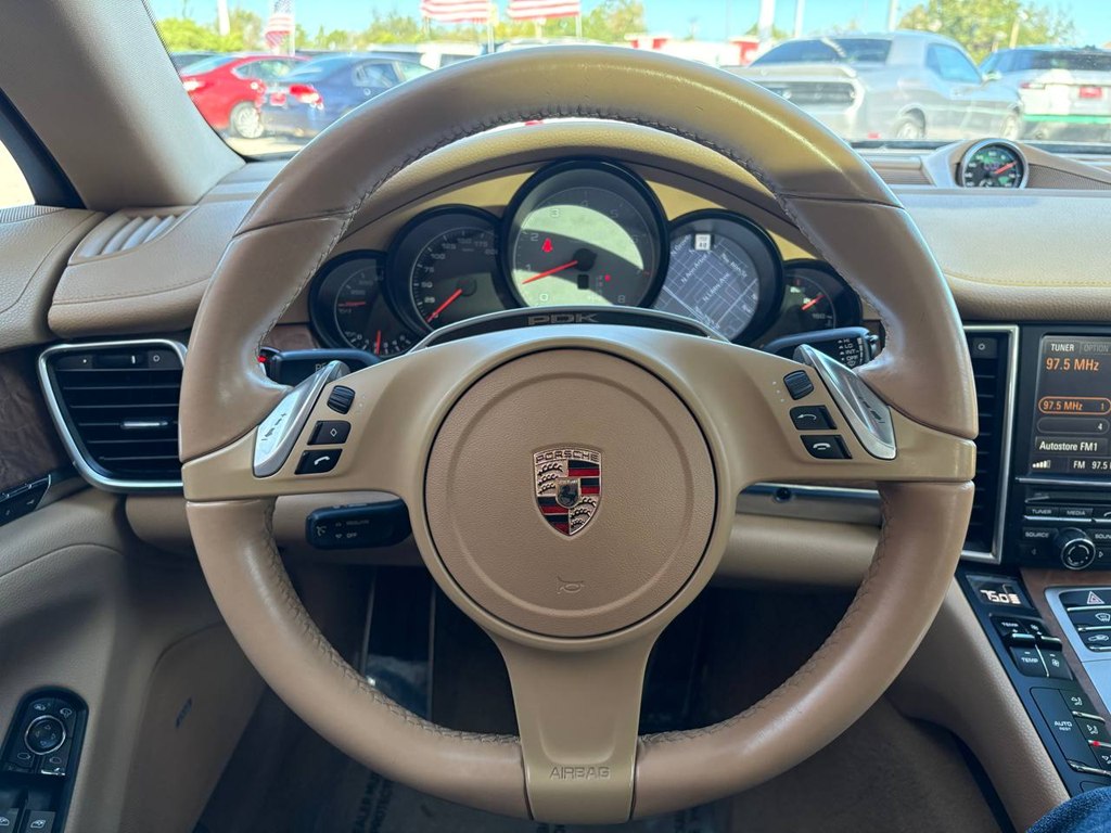 Photo 25 of this PORSCHE PANAMERA