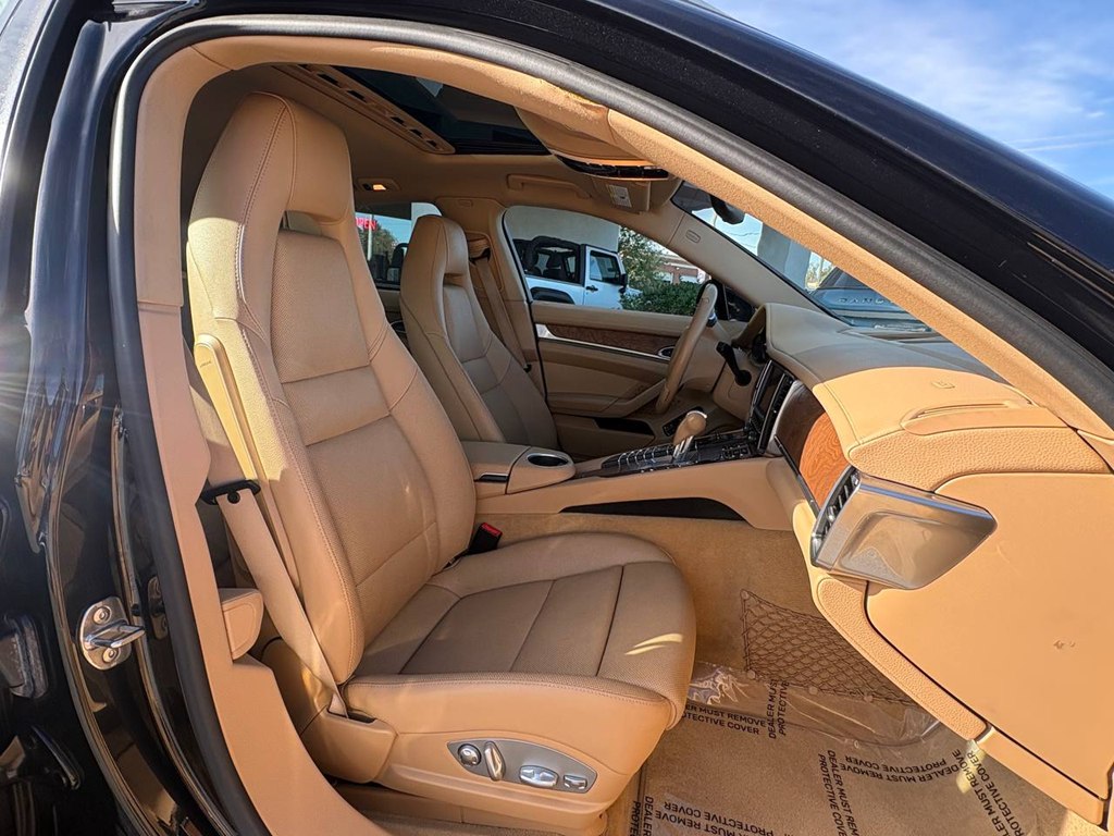 Photo 11 of this PORSCHE PANAMERA