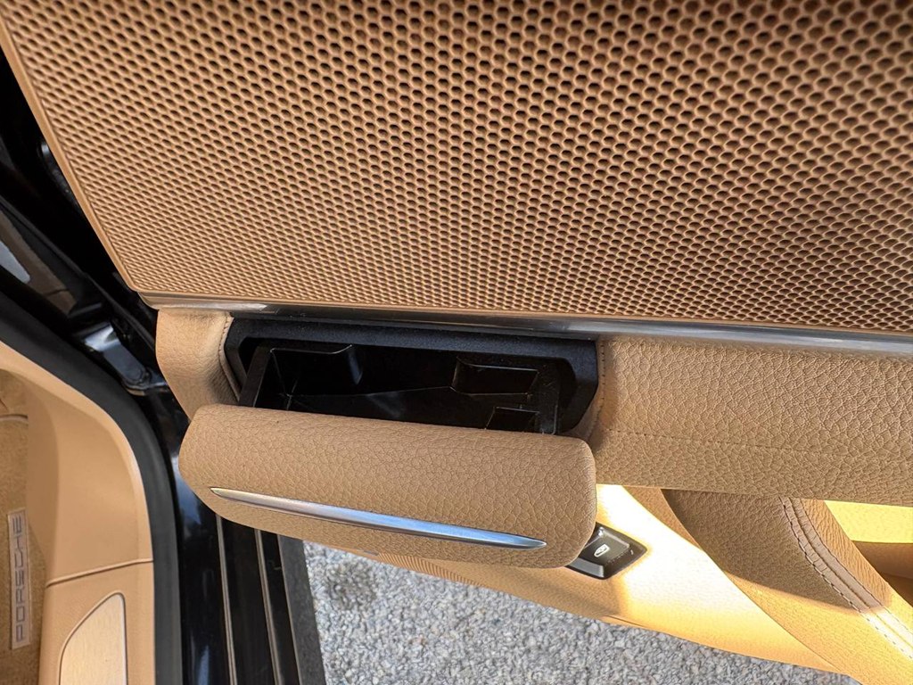 Photo 14 of this PORSCHE PANAMERA