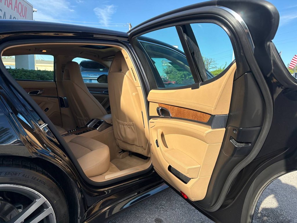Photo 12 of this PORSCHE PANAMERA