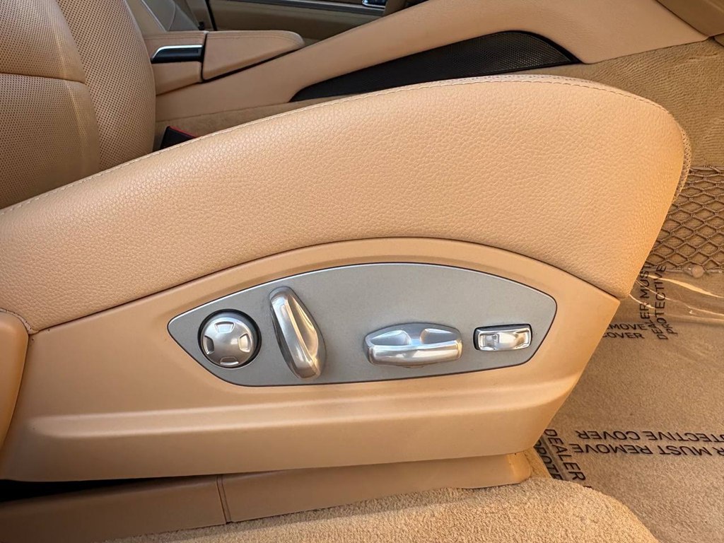 Photo 9 of this PORSCHE PANAMERA