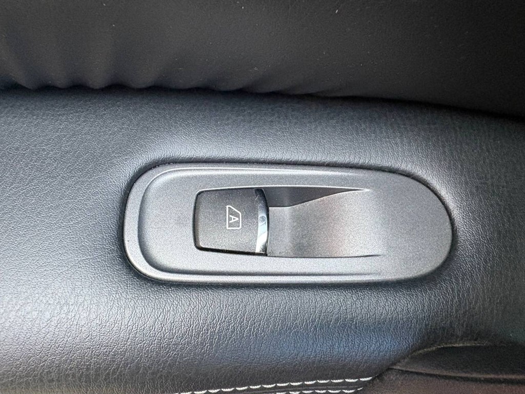 Photo 16 of this NISSAN ARMADA