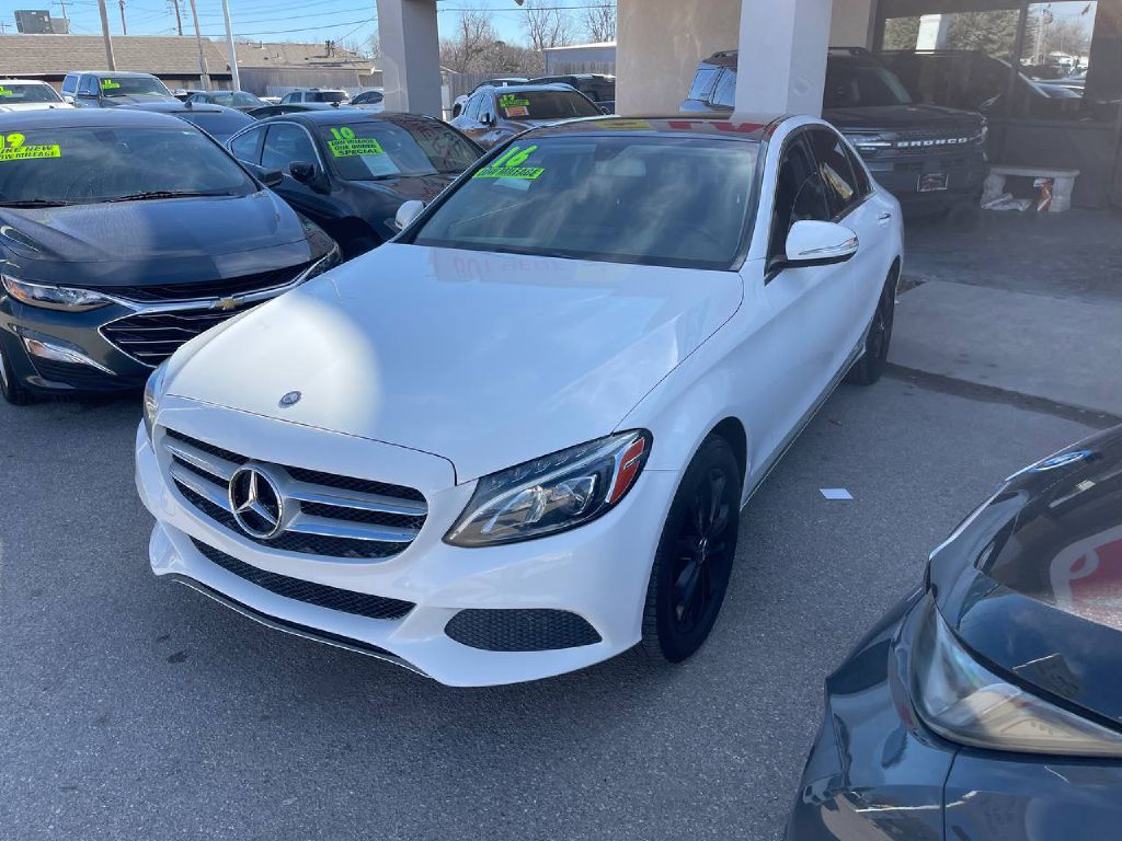 Photo 3 of this MERCEDES-BENZ C-CLASS