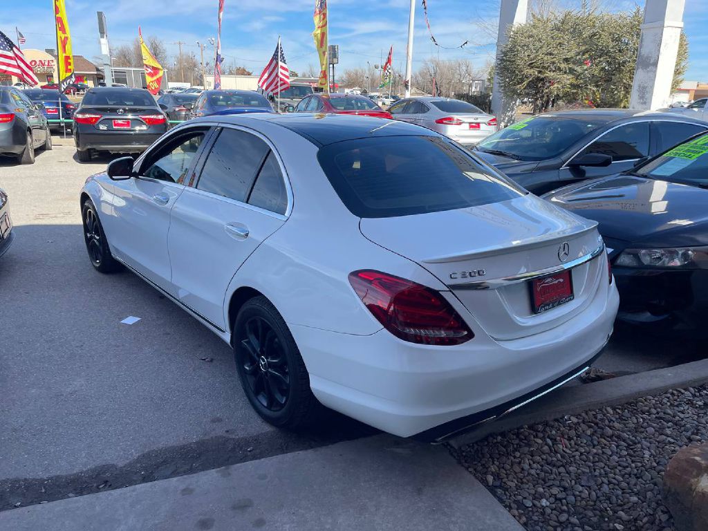 Photo 4 of this MERCEDES-BENZ C-CLASS