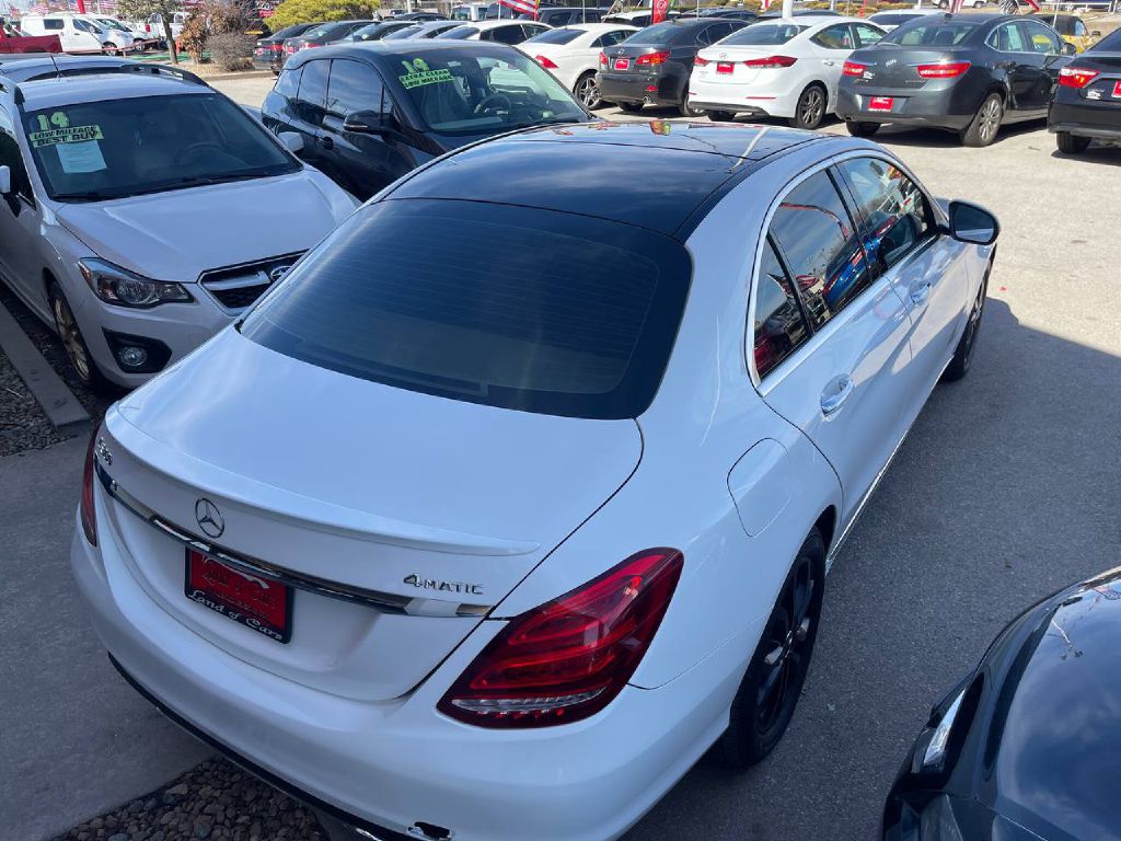 Photo 5 of this MERCEDES-BENZ C-CLASS