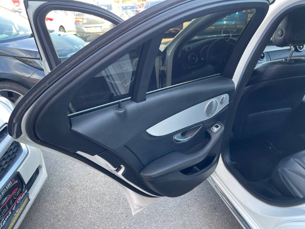 Photo 9 of this MERCEDES-BENZ C-CLASS