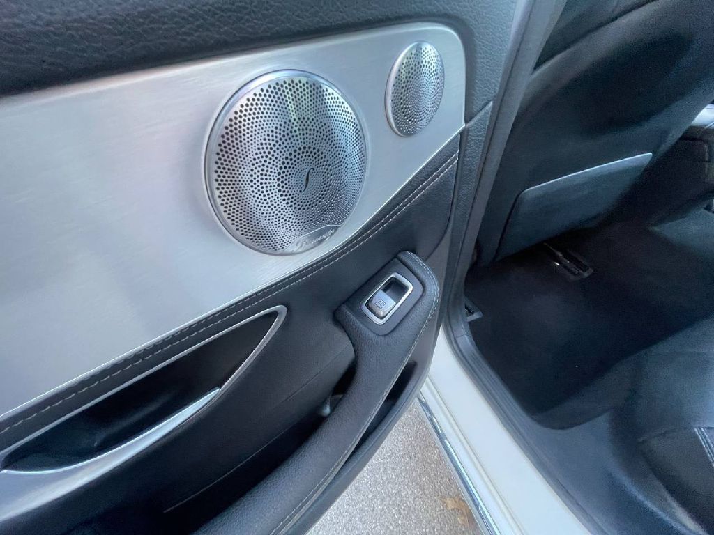 Photo 10 of this MERCEDES-BENZ C-CLASS