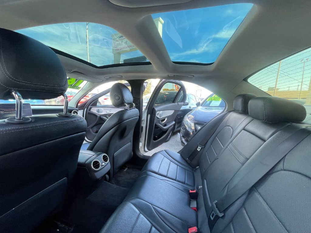 Photo 14 of this MERCEDES-BENZ C-CLASS