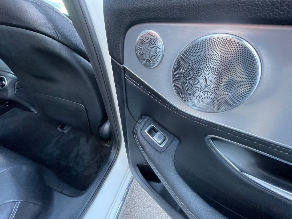 Photo 16 of this MERCEDES-BENZ C-CLASS