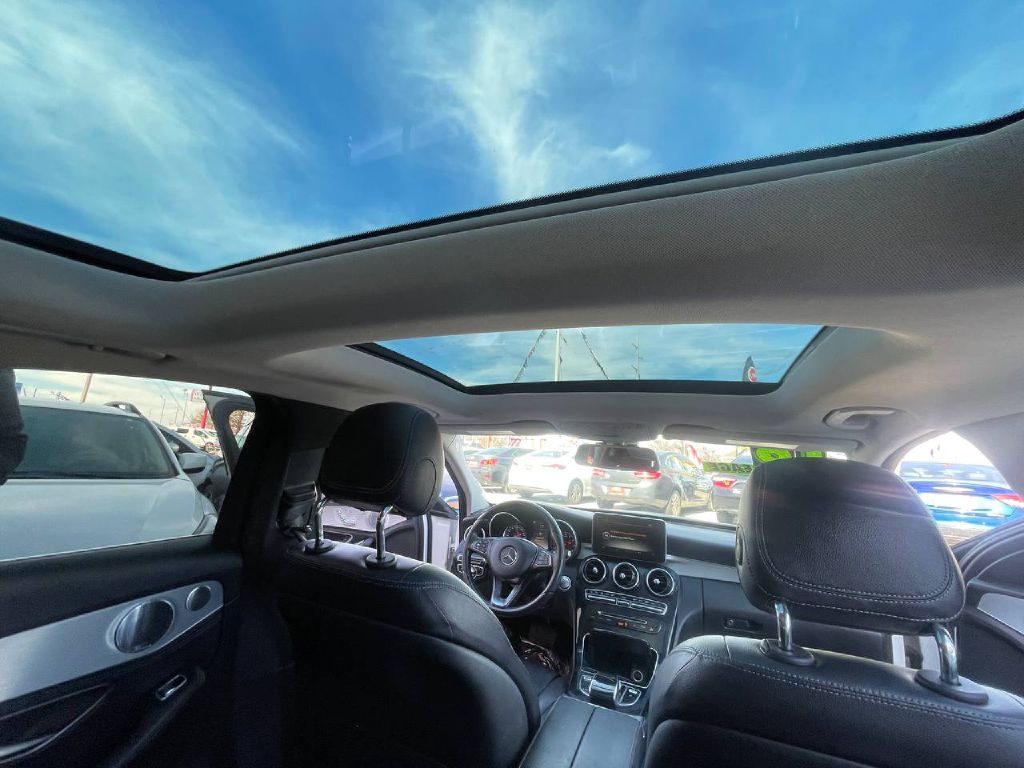 Photo 18 of this MERCEDES-BENZ C-CLASS